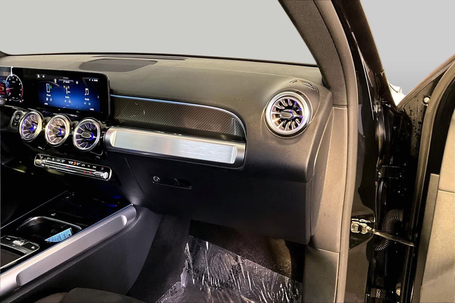 Certified 2025 Mercedes-Benz GLB 35 AMG 4MATIC image 19