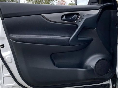 Used 2022 Nissan Rogue Sport S image 21