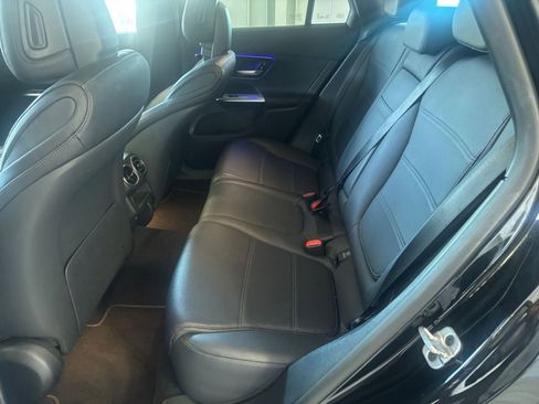 Used 2024 Mercedes-Benz GLC 300 image 28