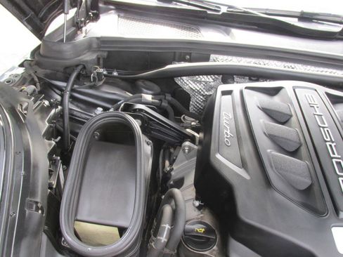 Used 2018 Porsche Macan Turbo image 44
