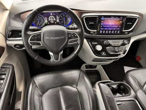 Used 2017 Chrysler Pacifica Touring-L Plus image 12