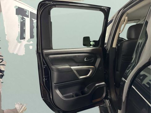 Used 2019 Nissan Titan SL w/ Off-Road Package image 23