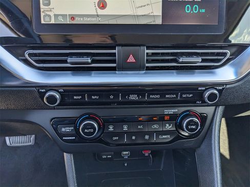 Used 2020 Kia Niro EX Premium image 25