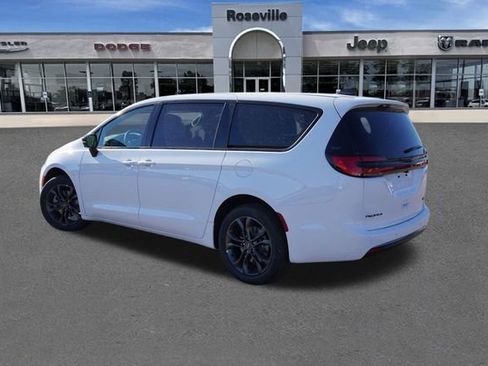 New 2026 Chrysler Pacifica Select AWD/4WD image 5