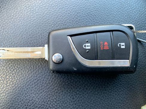 Used 2025 Toyota RAV4 LE image 22