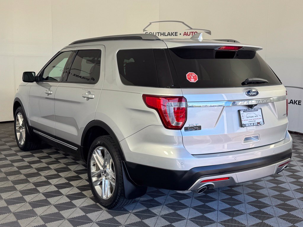 Used 2017 Ford Explorer XLT w/ Equipment Group 202A AWD/4WD image 6