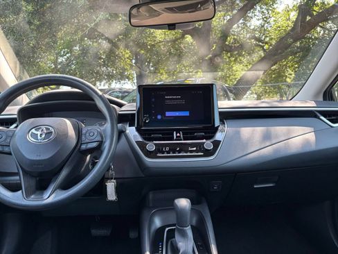 Used 2025 Toyota Corolla LE FWD image 17