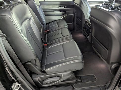 Used 2024 Jeep Wagoneer Series II image 30