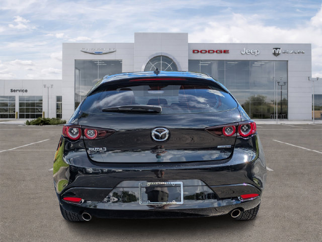 Used 2019 MAZDA MAZDA3 Hatchback w/ Preferred Package FWD image 4