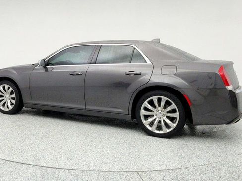 Used 2021 Chrysler 300 Touring w/ Chrome Appearance Package image 7