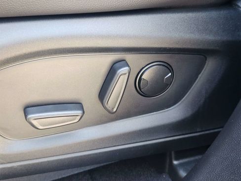 Used 2023 Ford Explorer Limited w/ Limited Technology Package RWD image 21