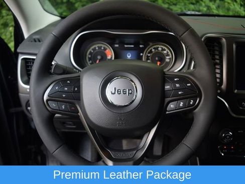 Used 2021 Jeep Cherokee Trailhawk w/ Technology Group AWD/4WD image 4