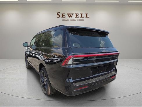 New 2025 Lincoln Navigator Reserve w/ Jet Appearance Package image 3