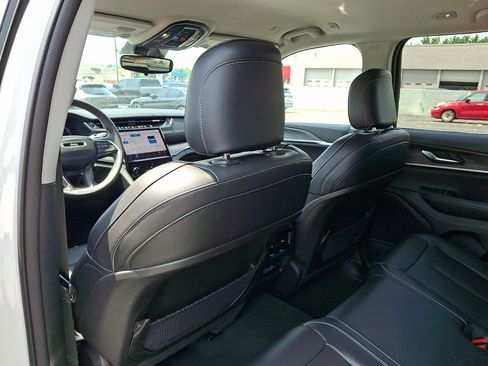 Used 2023 Jeep Grand Cherokee Limited AWD/4WD image 21