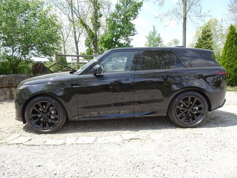 New 2026 Land Rover Range Rover Sport Dynamic SE AWD/4WD image 9