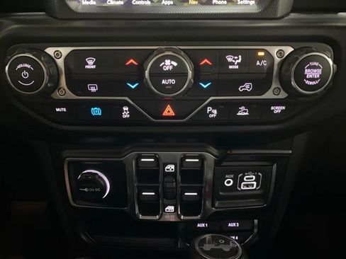 Used 2022 Jeep Wrangler Unlimited Sahara AWD/4WD image 53