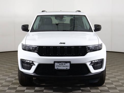 Used 2023 Jeep Grand Cherokee Limited w/ Black Appearance Package image 13