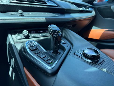 Used 2019 BMW i8 Roadster AWD/4WD image 32
