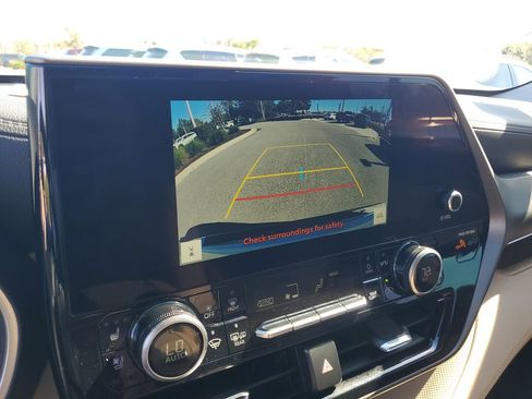 Used 2023 Toyota Highlander Limited image 37