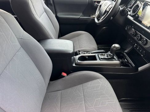 Used 2018 Toyota Tacoma TRD Sport w/ Technology Package RWD image 14