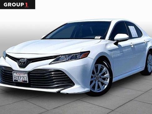 Used 2018 Toyota Camry LE FWD image 1