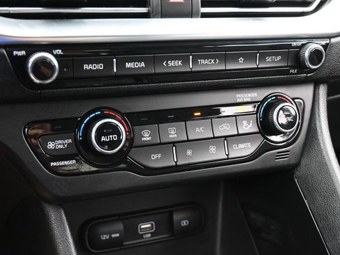 Used 2022 Kia Niro LXS image 22