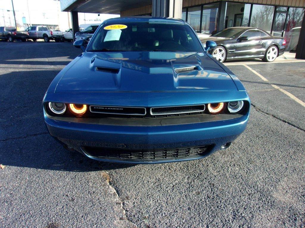 Used 2020 Dodge Challenger SXT w/ Plus Package RWD image 3