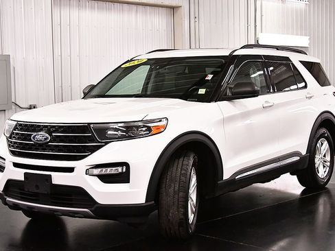 Used 2020 Ford Explorer XLT w/ Equipment Group 202A AWD/4WD image 3