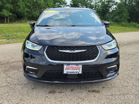 Used 2025 Chrysler Pacifica Select FWD image 4