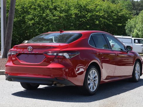 Used 2024 Toyota Camry LE FWD image 5