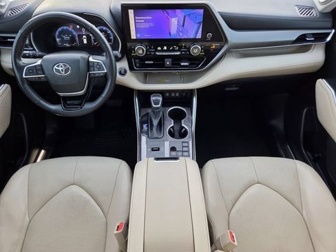Used 2023 Toyota Highlander Limited FWD image 23