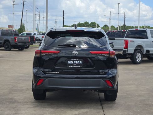 Used 2022 Toyota Highlander XLE FWD image 5