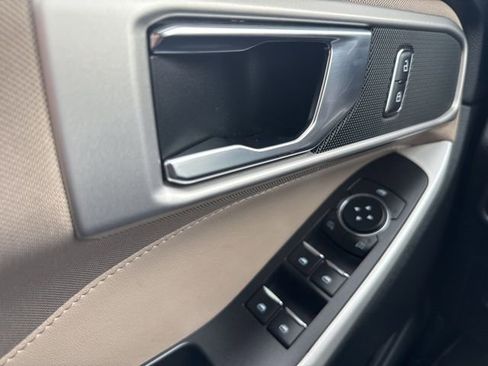 Used 2020 Ford Explorer XLT w/ Comfort Package image 27