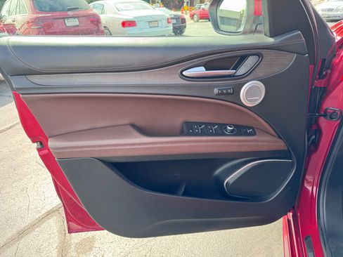 Used 2020 Alfa Romeo Stelvio Ti Lusso AWD/4WD image 5