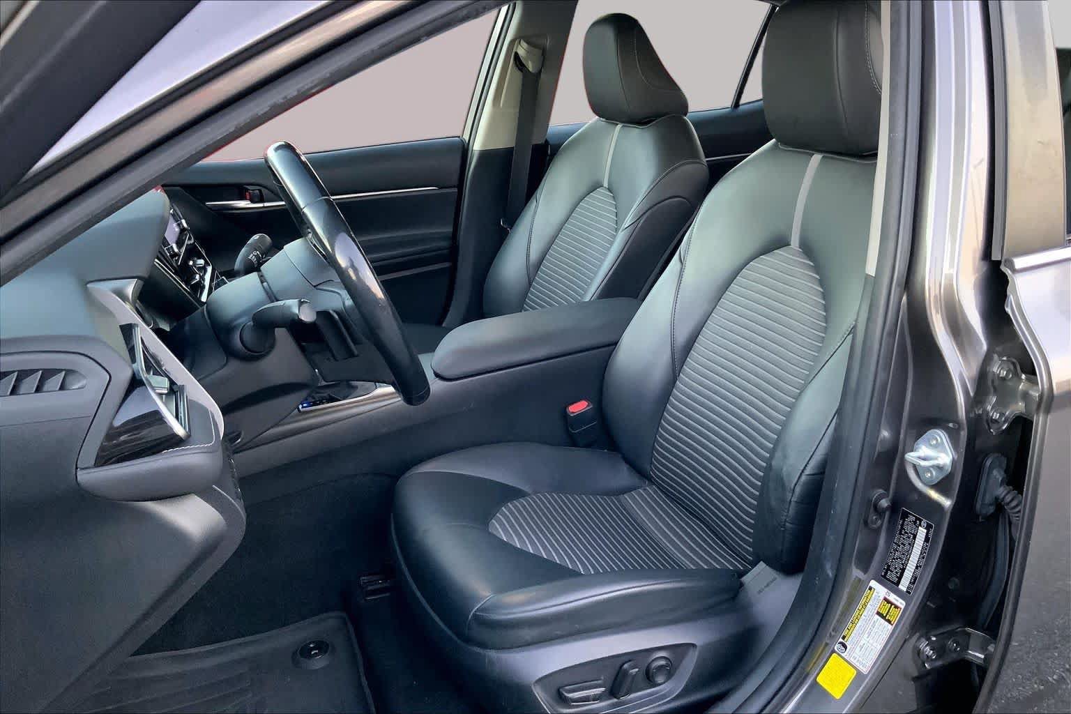 Used 2022 Toyota Camry SE FWD image 7