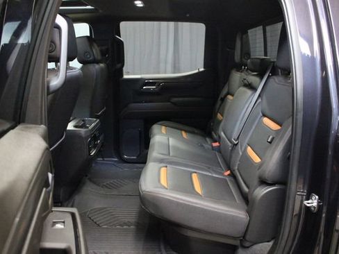 Used 2024 GMC Sierra 1500 AT4 w/ Technology Package AWD/4WD image 12