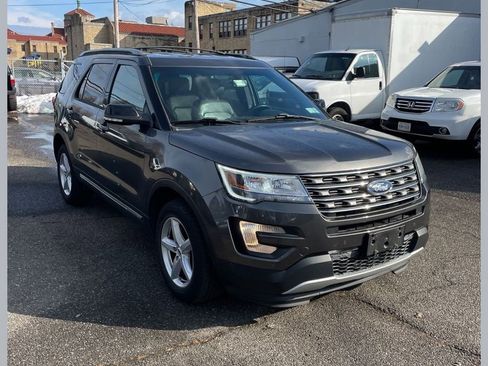 Used 2016 Ford Explorer XLT w/ Equipment Group 202A image 1