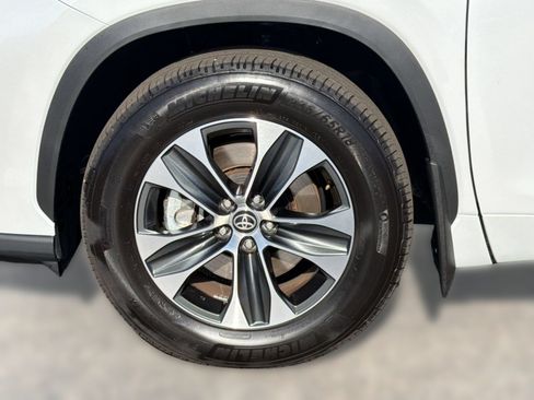 Used 2026 Toyota Highlander XLE AWD/4WD image 13