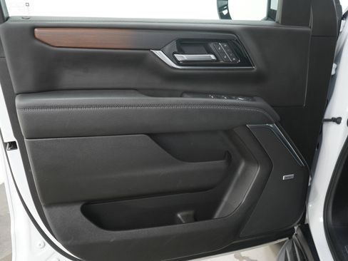 Used 2025 GMC Yukon Denali AWD/4WD image 25
