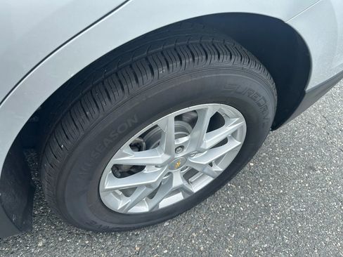 Used 2022 Chevrolet Equinox LT w/ Driver Convenience Package image 7