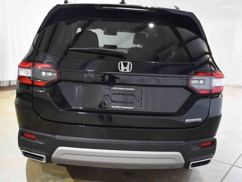 Used 2023 Honda Pilot Touring image 8