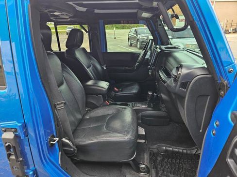 Used 2014 Jeep Wrangler Unlimited Sahara image 8