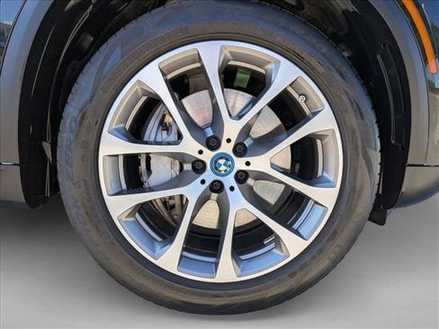 Used 2024 BMW X5 xDrive50e image 24