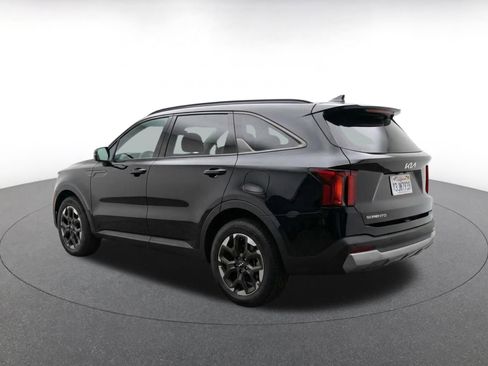 Used 2024 Kia Sorento S FWD image 7