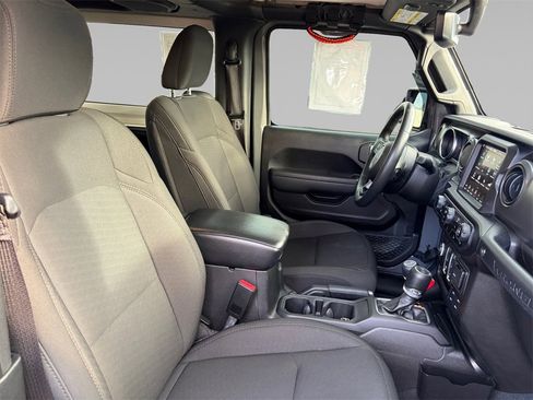Used 2022 Jeep Wrangler Willys image 18