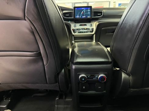 Used 2021 Ford Explorer XLT w/ Equipment Group 202A AWD/4WD image 29