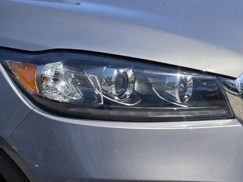 Used 2020 Kia Sorento LX image 10