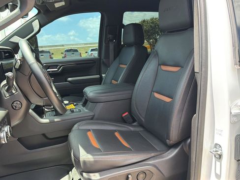 Used 2023 GMC Sierra 1500 AT4 w/ Technology Package AWD/4WD image 14