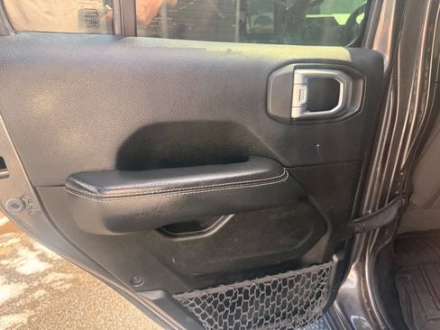 Used 2019 Jeep Wrangler Unlimited Sahara AWD/4WD image 7