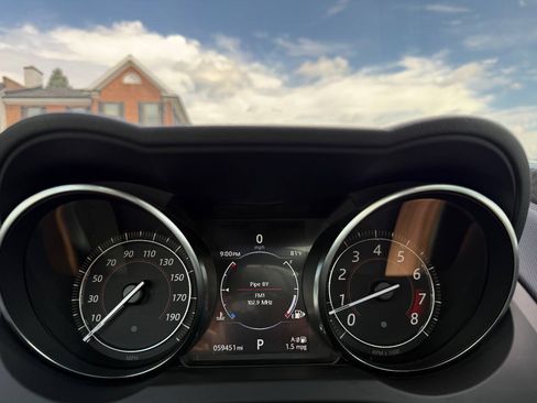 Used 2017 Jaguar F-TYPE Coupe RWD image 18